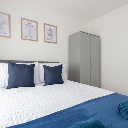 3 Bed House In Rochester 4 Beds Sleeps 7 Wainscot Exteriér fotografie