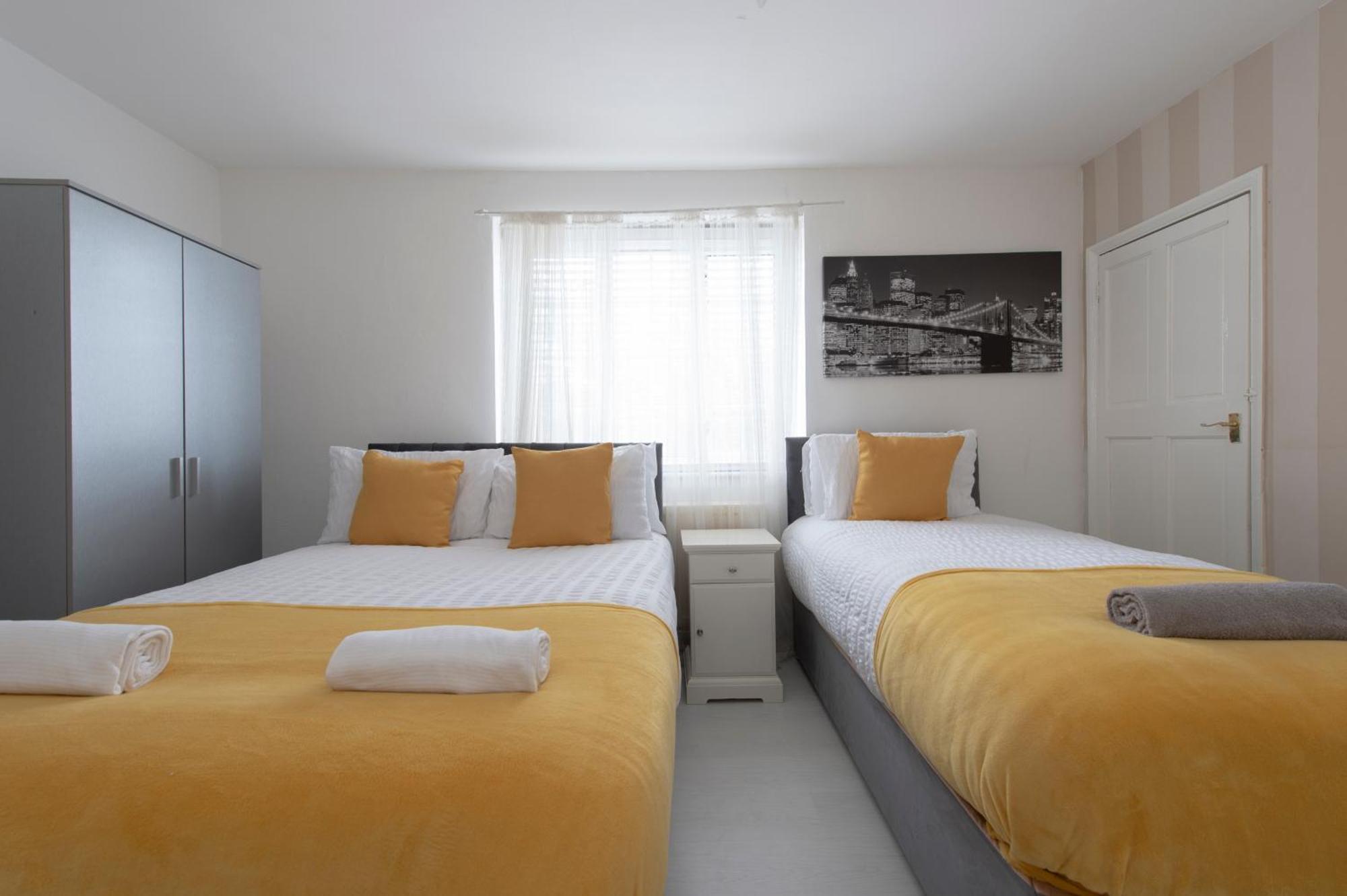 3 Bed House In Rochester 4 Beds Sleeps 7 Wainscot Exteriér fotografie