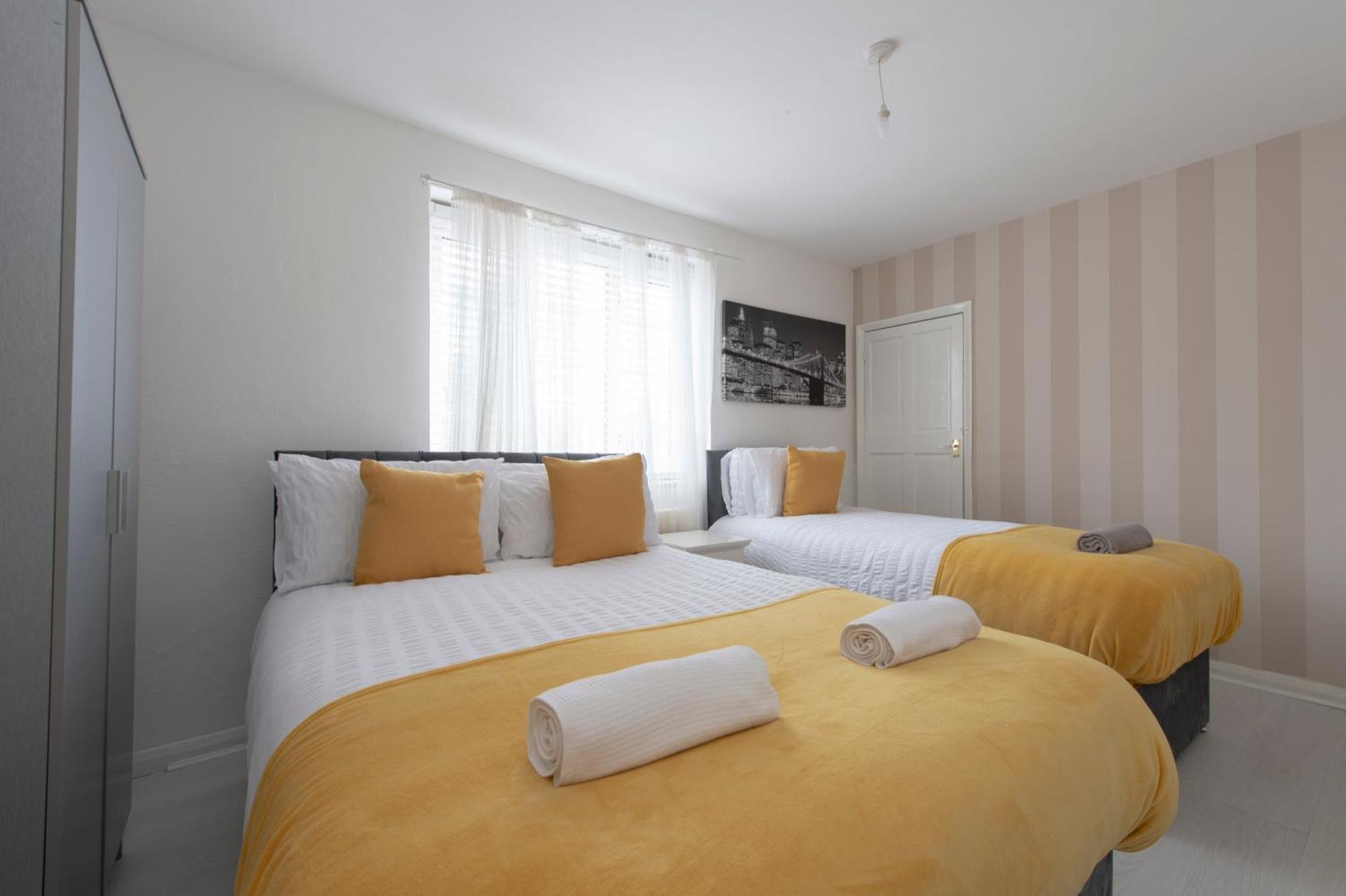3 Bed House In Rochester 4 Beds Sleeps 7 Wainscot Exteriér fotografie