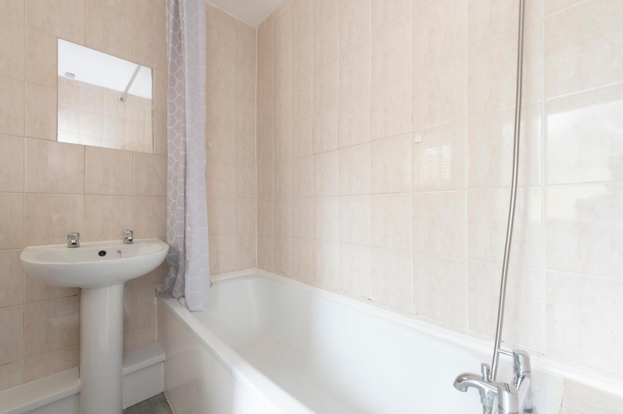 3 Bed House In Rochester 4 Beds Sleeps 7 Wainscot Exteriér fotografie